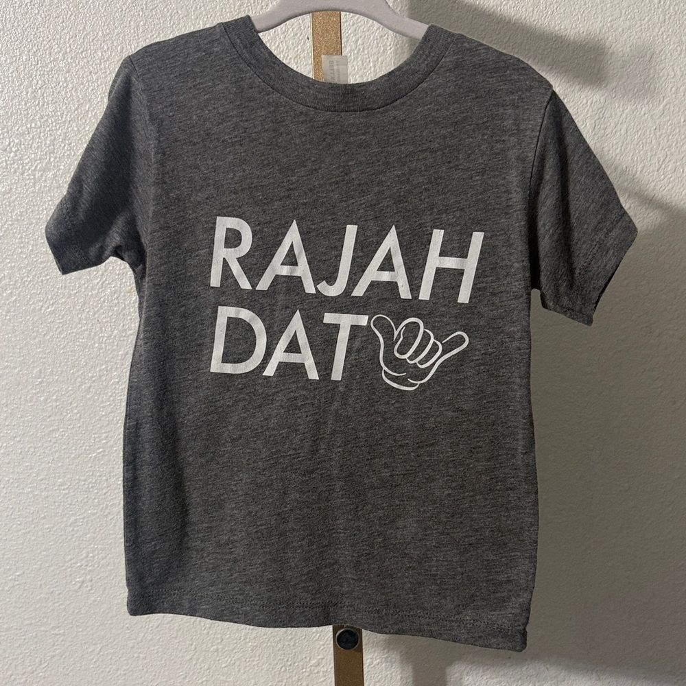 RAJAH DAT 🤙🏼 Charcoal Kids Tee from Kira Hawaii - 2T